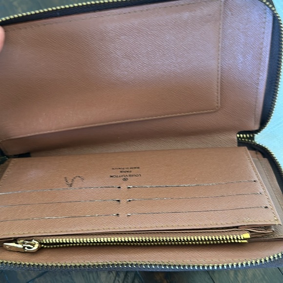 Lv wallet - Picture 2 of 3